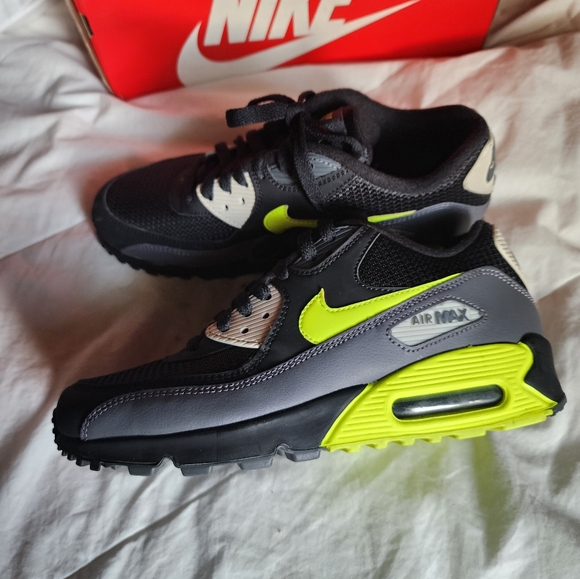 Nike Air Max 90 - Picture 1 of 5